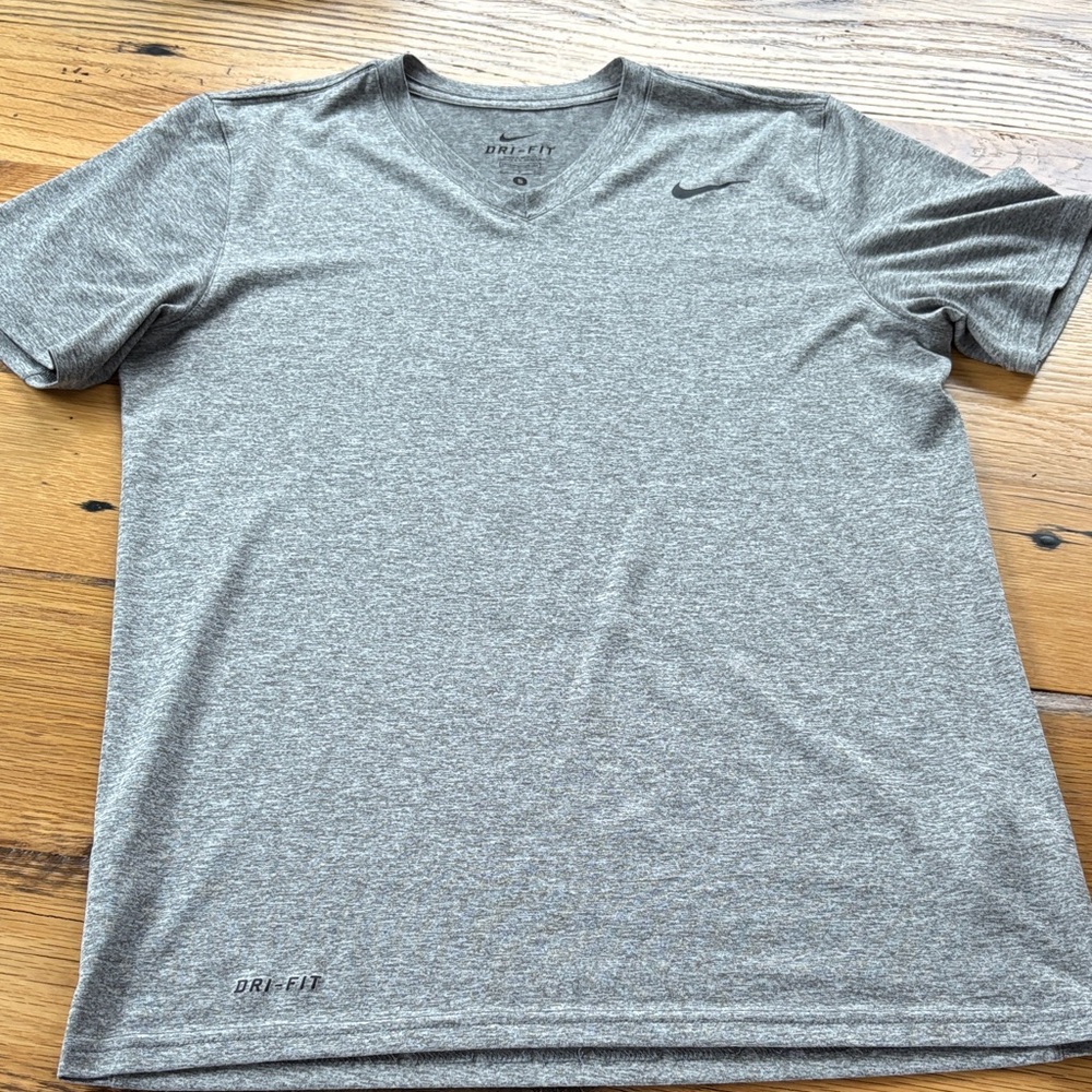 Nike Men's Heather Gray Dri-FIT Tee - Size Small